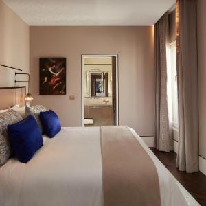 One-Bedroom King Suite with City View