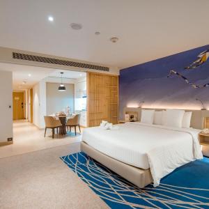 Premier Suite with Lounge Access - 20% Discount on Food & Beverage, Laundry and SPA