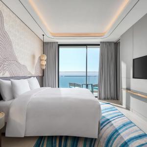 One Bedroom Seaview Suite with Balcony
