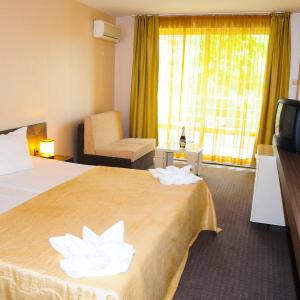 Double or Twin Room (2 Adults + 1 Child)