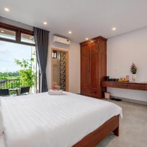 Double Room with Pool View