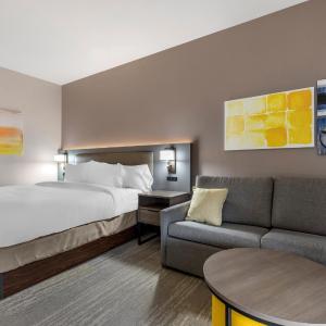 King Suite with Sofa bed - Disability Access/Non Smoking