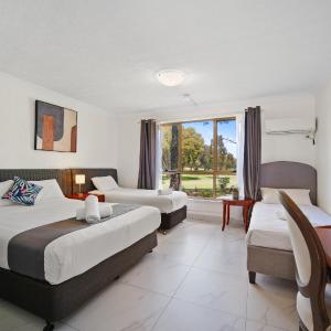 Family Room with Queen and Two Single Beds