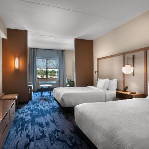 Queen Suite with Two Queen Beds, Bathtub and Sofa Bed - Mobility Access/Hearing Accessible