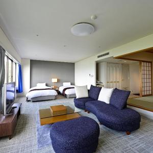Classic Junior Suite with Two Single Beds, Two Futon Beds and Ocean View