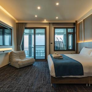 Deluxe Double Room with Balcony and Sea View