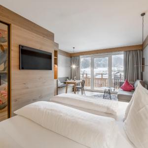 Double Room for Single Use
