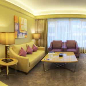Deluxe One Bedroom Suite