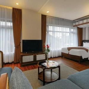 Deluxe Studio Twin Room with City View and Kitchen