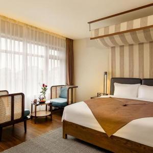 Two-Bedroom Suite with River View and Kitchen