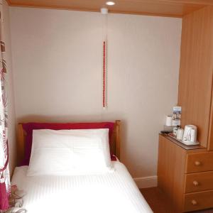 Standard Single Room with Shared Bathroom