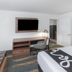 Deluxe King Suite