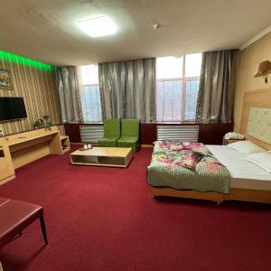 Deluxe Queen Room