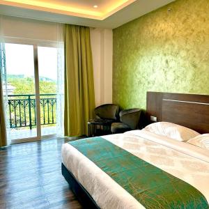 Deluxe Premier Queen Bed 