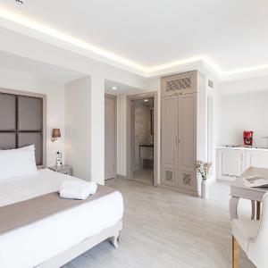  Deluxe Partial Sea View