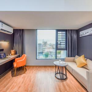 Premium Queen Room