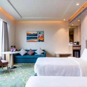 Standard Twin Room with Mountain View