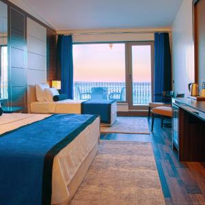 Triple Room with Sea View