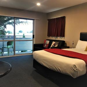 King Studio with Sofa Bed