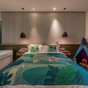 Deluxe Queen Suite