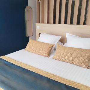 Comfort Queen Room with Balcony