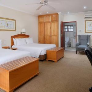 Deluxe Family Room