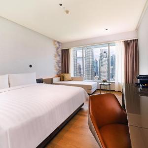 Traders Club Twin Towers View Room (Newly Refurbished)