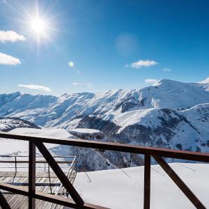 Triple Room with Balcony and Mountain View