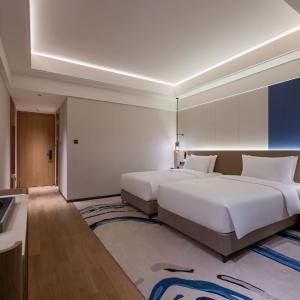 Deluxe Suite with Two Single Beds
