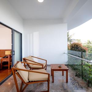 Bungalow with Garden View