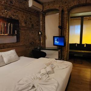Studio Flat with Kitchenette