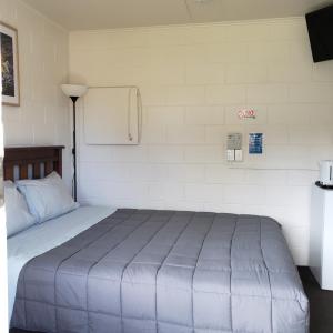 Queen Room with Pool View