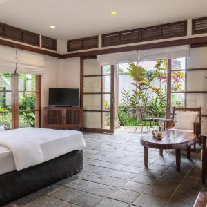Suite with Garden View