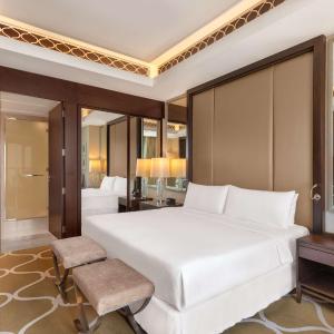 Panoramic King Suite 