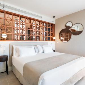 Junior Suite with Sea View (2 Adults + 1 Child)