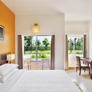 Guest Room, 1King, Balcony- INR 500 hotel credit per night  