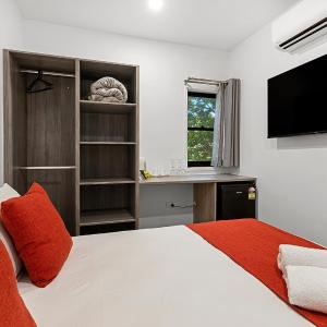 Accessible One Bedroom Villa - Queen Bed - Kitchenette