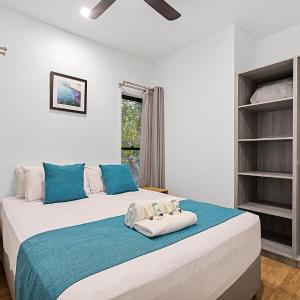 2 Bedroom Villa - 1 Queen + 2 Singles - Kitchenette