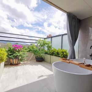 Twin Room with Courtyard View