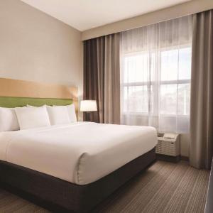 One-Bedroom King Suite - Non-Smoking
