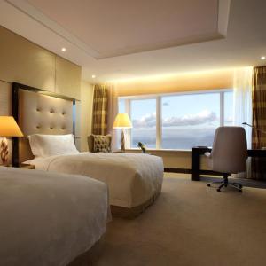 Premium Room with Two Double Beds and Lounge Access - Smoking