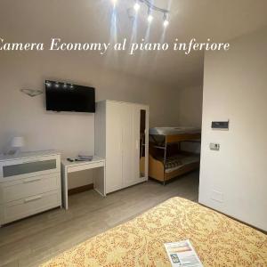 Economy Triple Room
