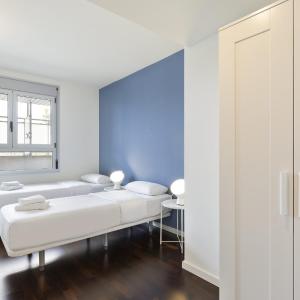 Three-Bedroom Apartment with balcony 