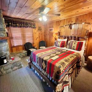 Queen Studio - Tahoe Tepee