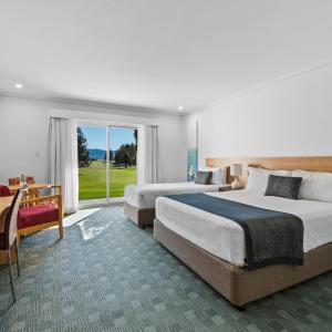 Queen and Single Room 