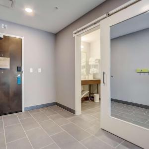 Queen Room with Two Queen Beds and Bath Tub - Mobility Access