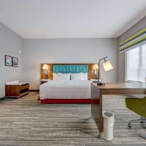 King Studio with Roll-In Shower - Mobility Accessible