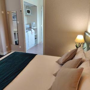 Studio (2 Adults)