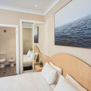 Queen Suite with Spa Bath - Adults Only