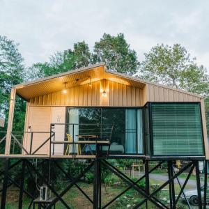 Bungalow - Water Front 